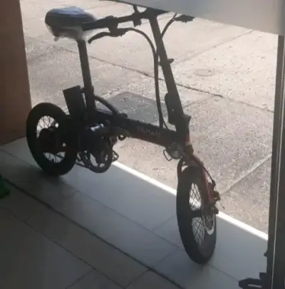 Bicicleta Eléctrica Plegable Volmark Negra y Roja - miniatura 2