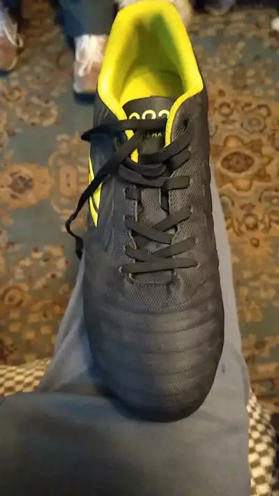 Botines de fútbol BLS negros con detalles amarillos - miniatura 2