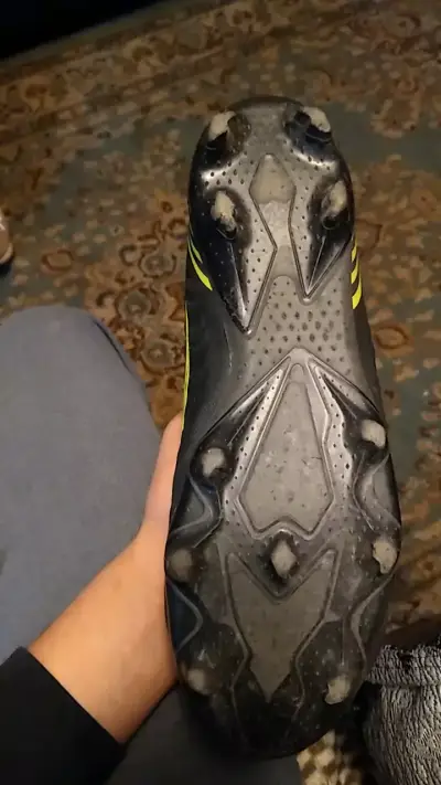 Botines de fútbol BLS negros con detalles amarillos - miniatura 3