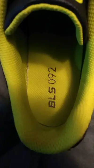 Botines de fútbol BLS negros con detalles amarillos - miniatura 5