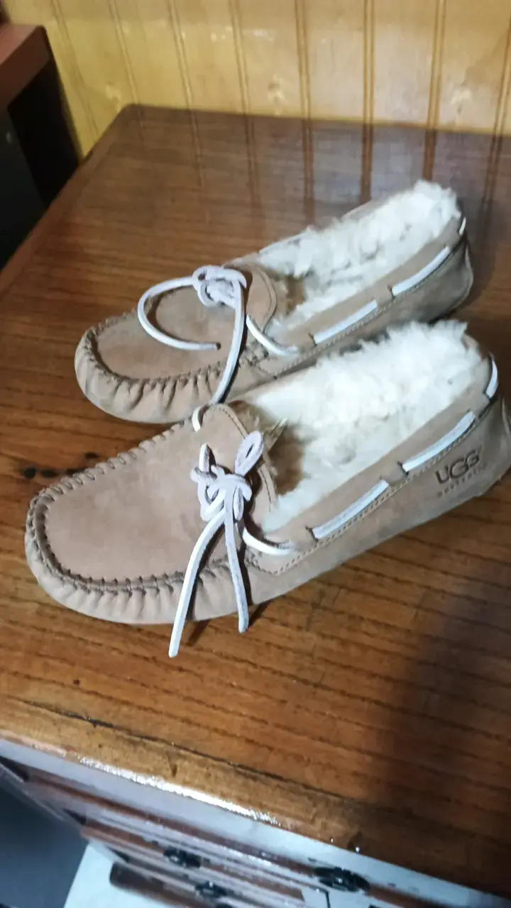 Mocasines UGG de cuero con forro de lana - 3