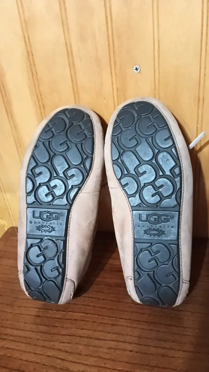 Mocasines UGG de cuero con forro de lana - 4