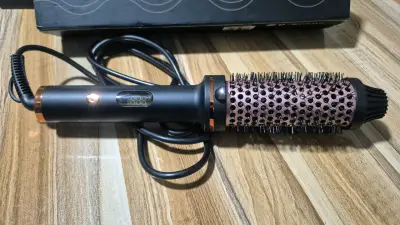 Cepillo alisador eléctrico con pantalla LED - miniatura 1