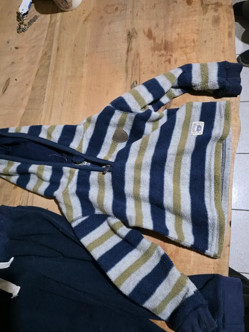 Conjunto de polar para niño con rayas - 3