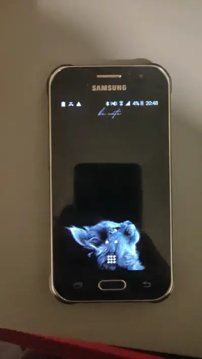 Smartphone Samsung Galaxy j1 ace en buen estado - miniatura 1