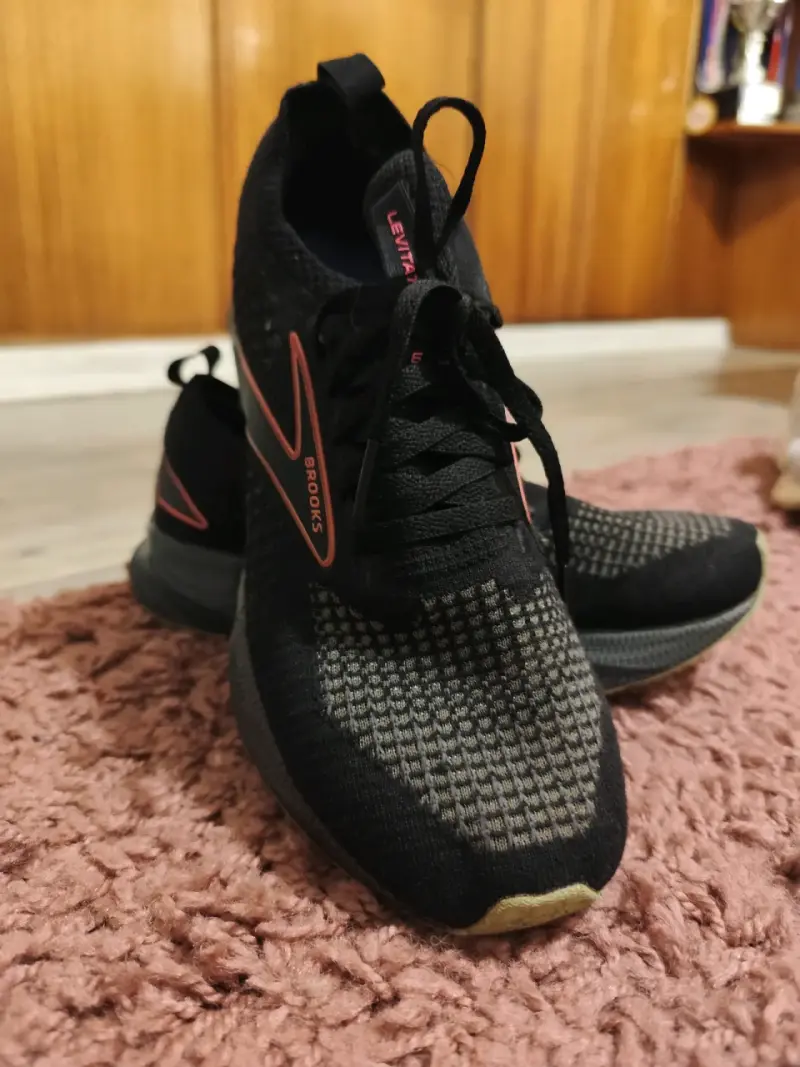 Zapatillas deportivas negras Brooks para correr - 3