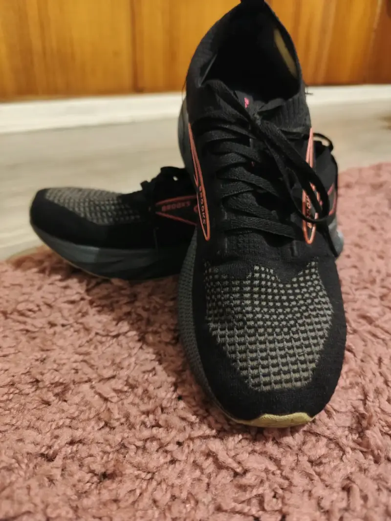 Zapatillas deportivas negras Brooks para correr - 4