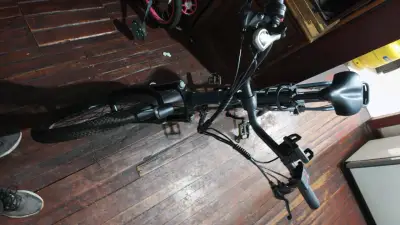 Bicicleta eléctrica 3Drive negra con batería potente - miniatura 2