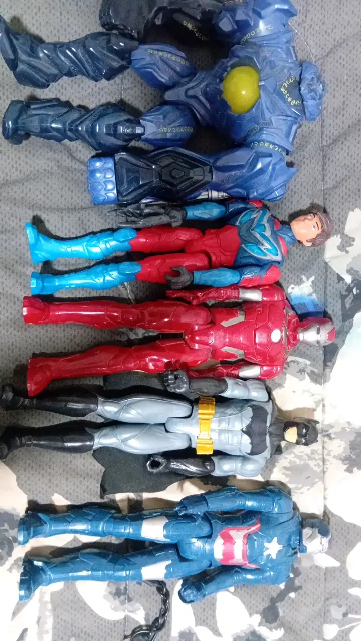 Set de figuras de acción de superhéroes