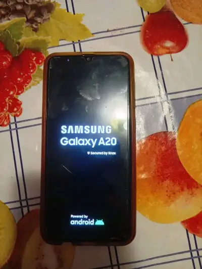 Samsung Galaxy A20 en buen estado - miniatura 1