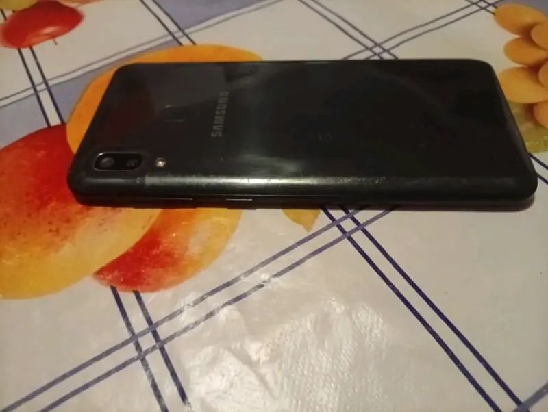 Samsung Galaxy A20 en buen estado - 5