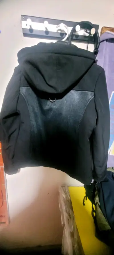Chaqueta negra HV Polo con capucha - miniatura 4