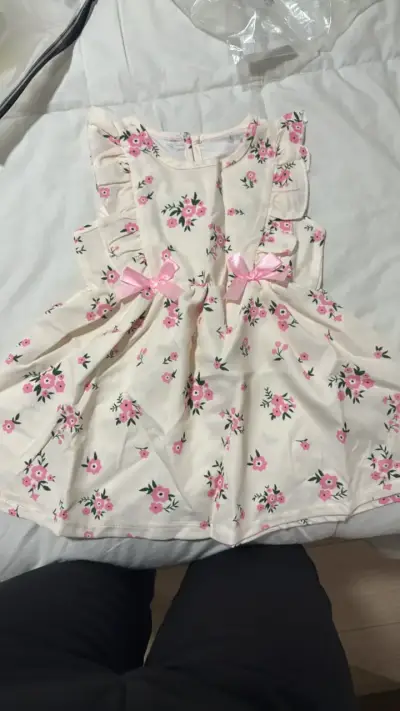 Vestido de niña con estampado floral y volantes - miniatura 3