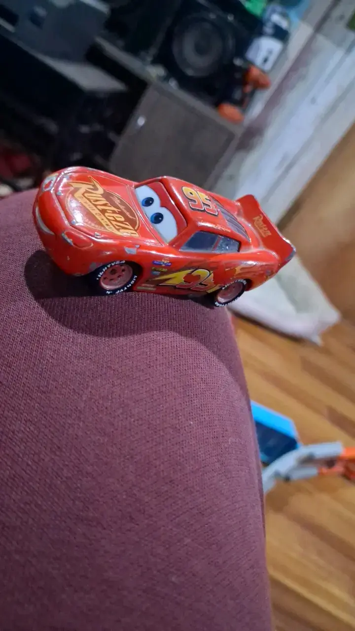 Set de autos de juguete Cars y Paw Patrol - 1