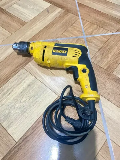 Taladro DeWalt eléctrico con cable - miniatura 1