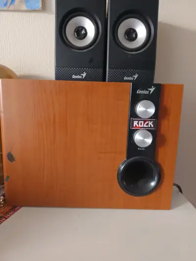 Parlantes Genius con subwoofer de madera - miniatura 1