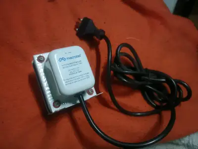 Transformador de voltaje 220V a 110V Macrotel 100W - miniatura 1