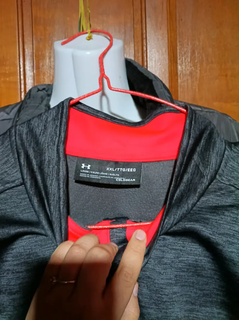 Polerón deportivo gris Under Armour con cierre - 2