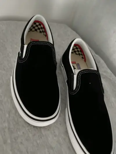 Zapatillas negras slip-on estilo skate - miniatura 1