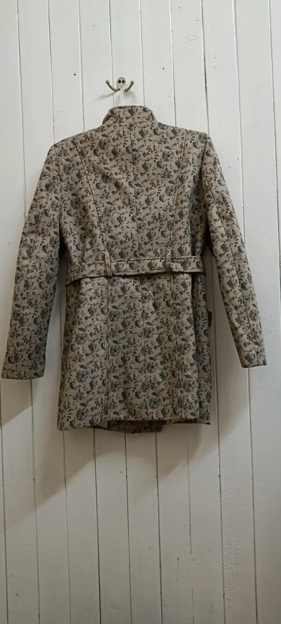 Abrigo de mujer con estampado floral - 2
