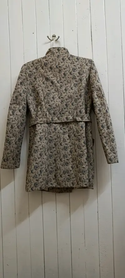 Abrigo de mujer con estampado floral - miniatura 2