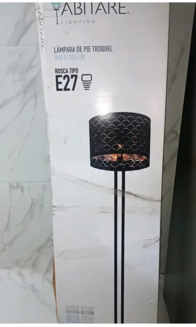 Lámpara de pie troquelada negra Abitare - miniatura 1
