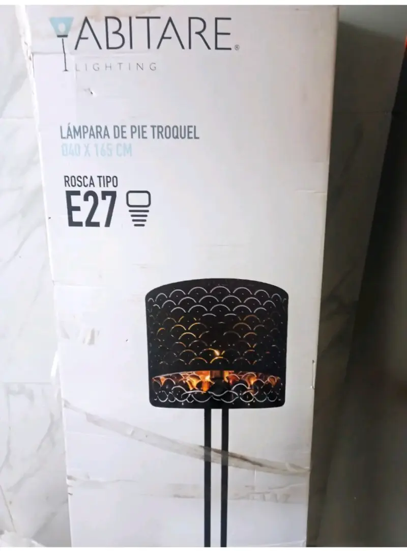 Lámpara de pie troquelada negra Abitare - 2