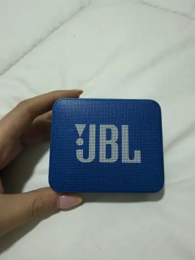 Parlante portátil JBL azul compacto - miniatura 1