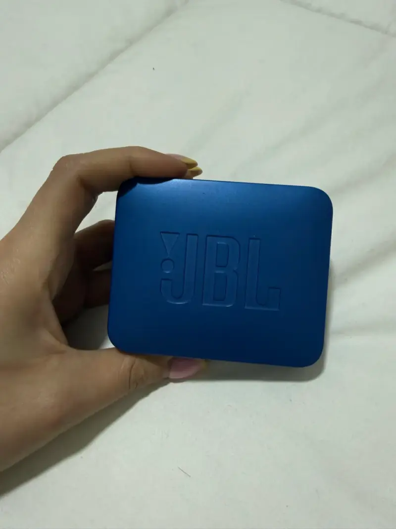 Parlante portátil JBL azul compacto - 2