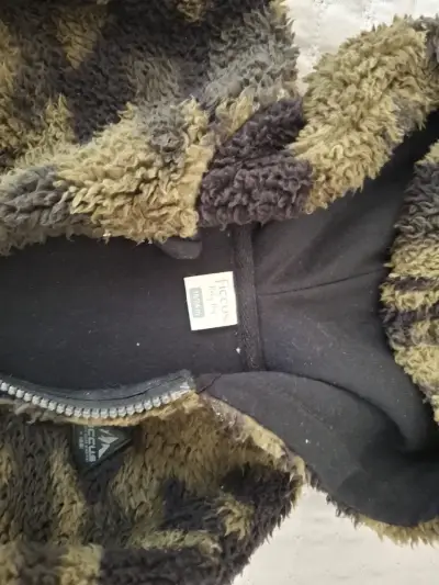 Chaqueta de niño con capucha y diseño camuflado - miniatura 1