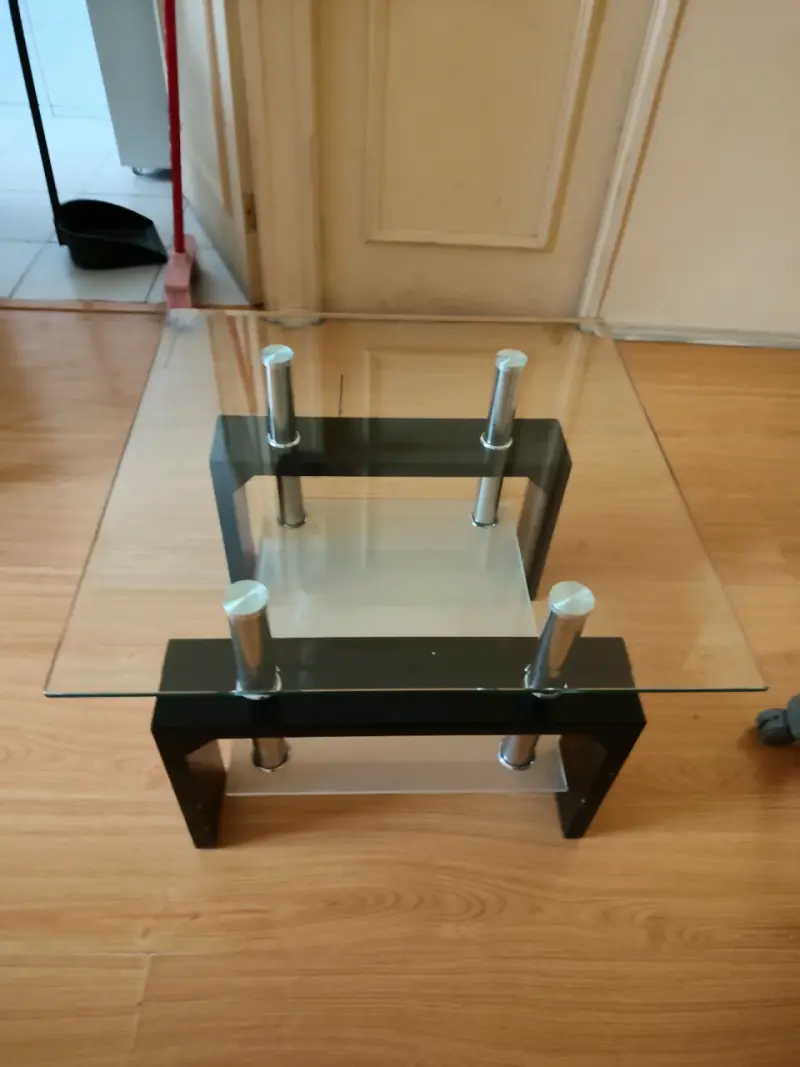 Mesa de centro de vidrio y metal moderna - 2