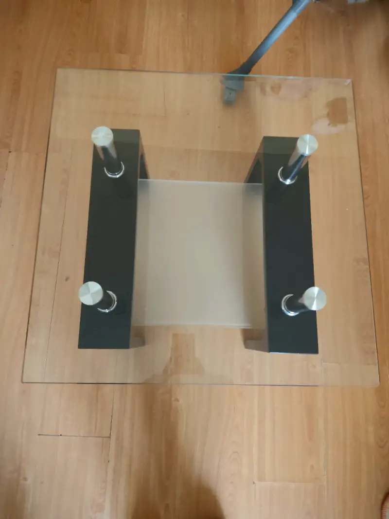 Mesa de centro de vidrio y metal moderna - 4
