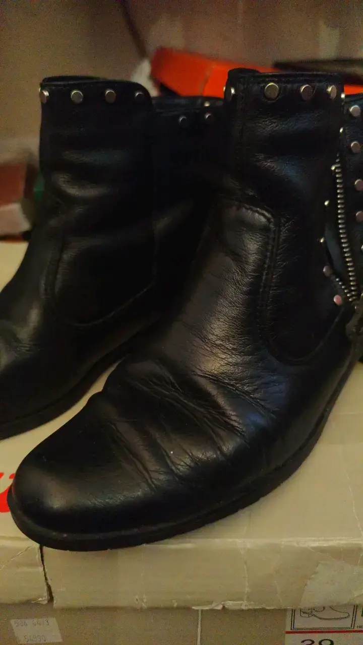 Botines de cuero negro con tachas - 2
