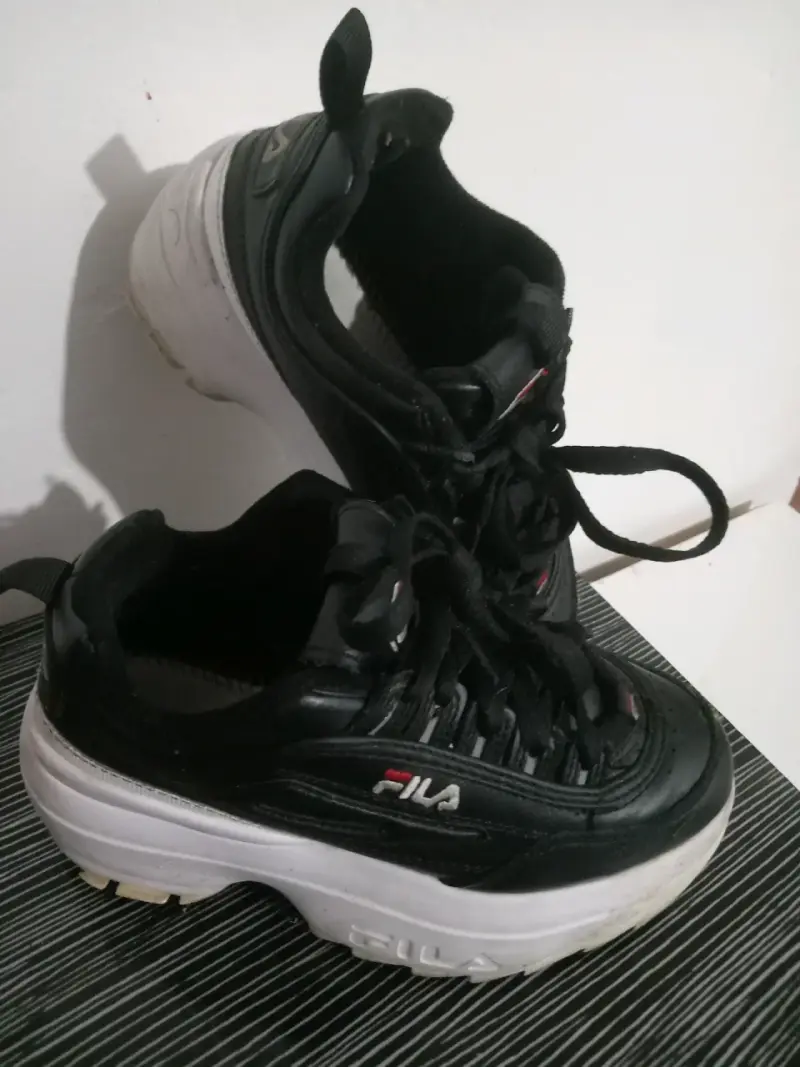 Zapatillas Fila negras talla 35 - 3