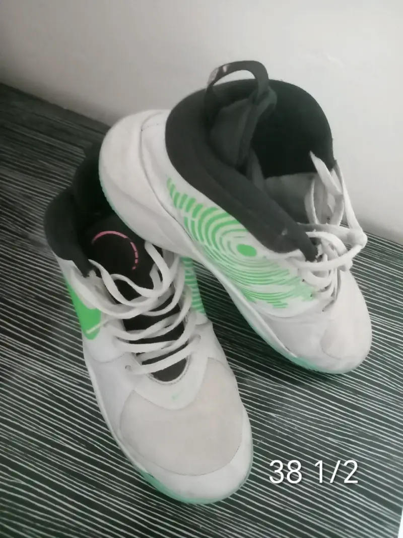 Zapatillas deportivas Nike blancas y verdes - 3