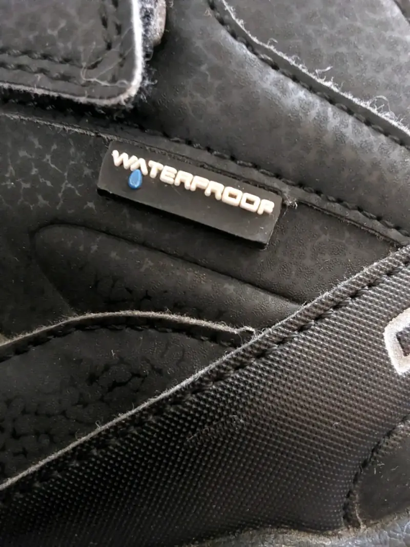 Botin impermeable negro para niños C74 Talla 32 - 2