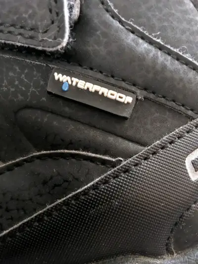 Botin impermeable negro para niños C74 Talla 32 - miniatura 2