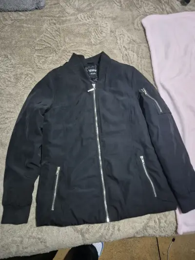 Chaqueta negra estilo bomber mujer - miniatura 1