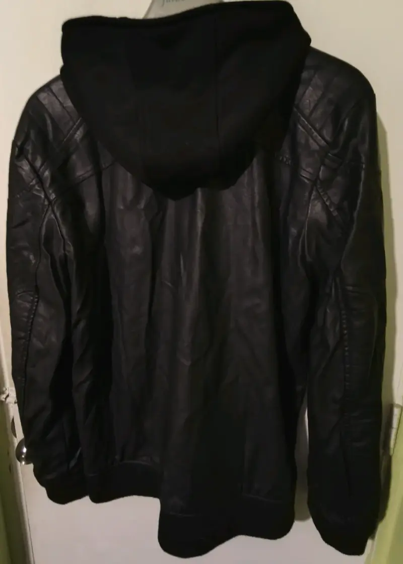 Chaqueta de cuero negra con capucha - 2
