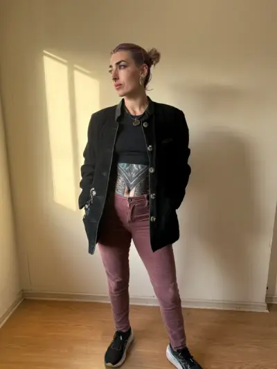 Chaqueta de gamuza negra con bordados - miniatura 1