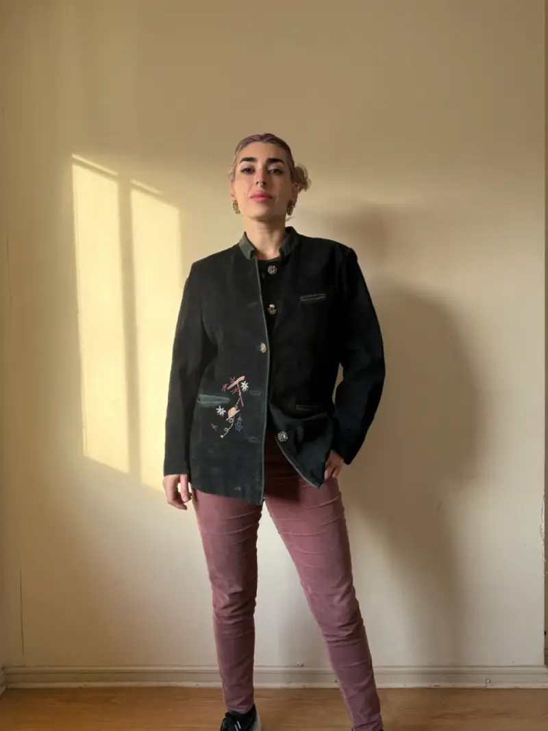 Chaqueta de gamuza negra con bordados - 2