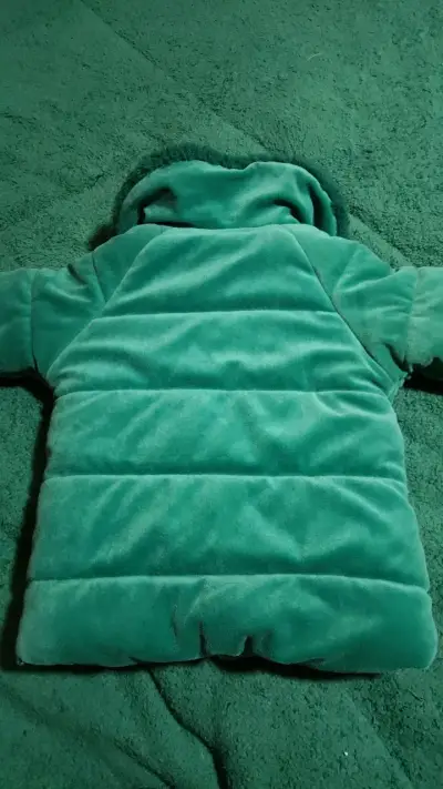 Abrigo verde para niña con bordado de cebra - miniatura 5