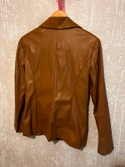 Blazer de cuero sintético marrón para mujer - miniatura 2