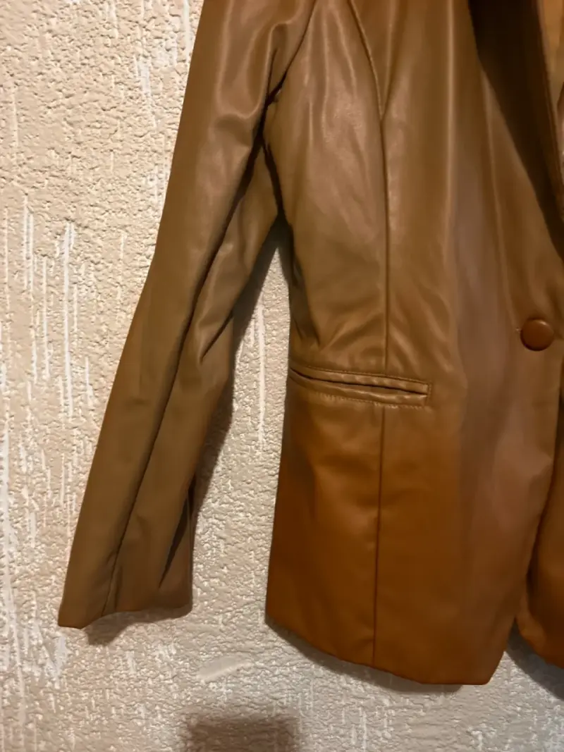 Blazer de cuero sintético marrón para mujer - 5