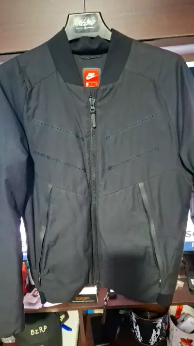 Chaqueta negra Nike deportiva para hombre de pluma - miniatura 1