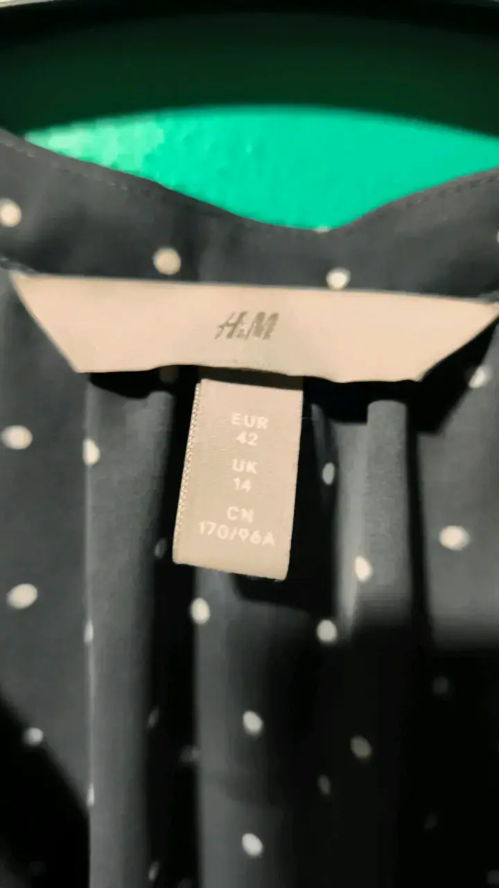 Vestido H&M gris con lunares - 2