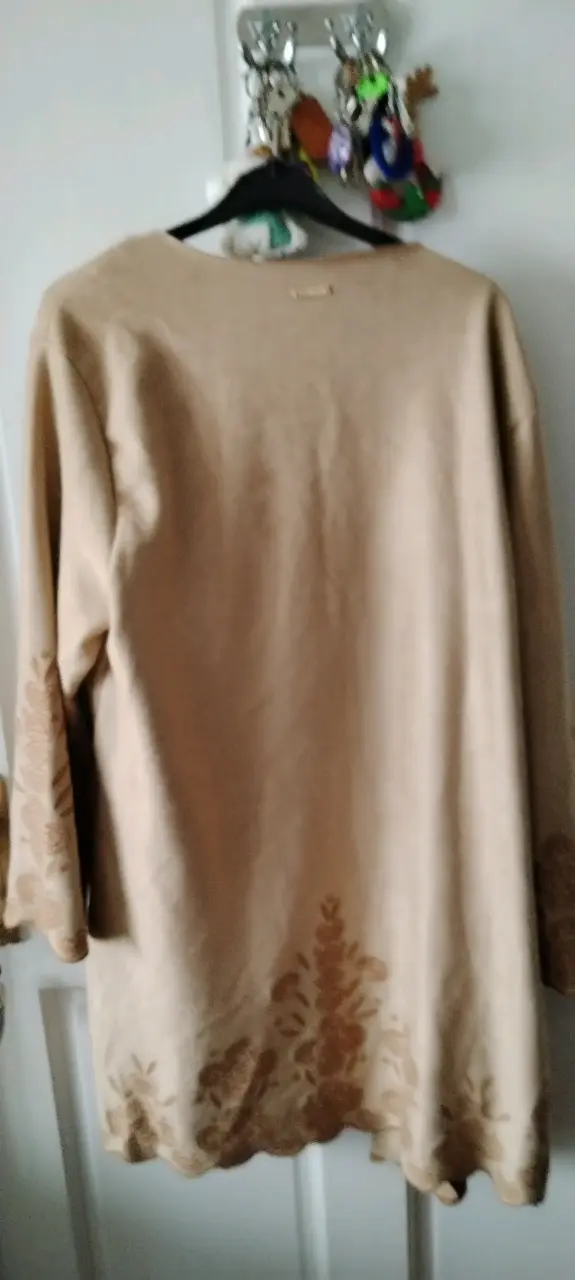 Chaqueta beige con diseño floral - 2
