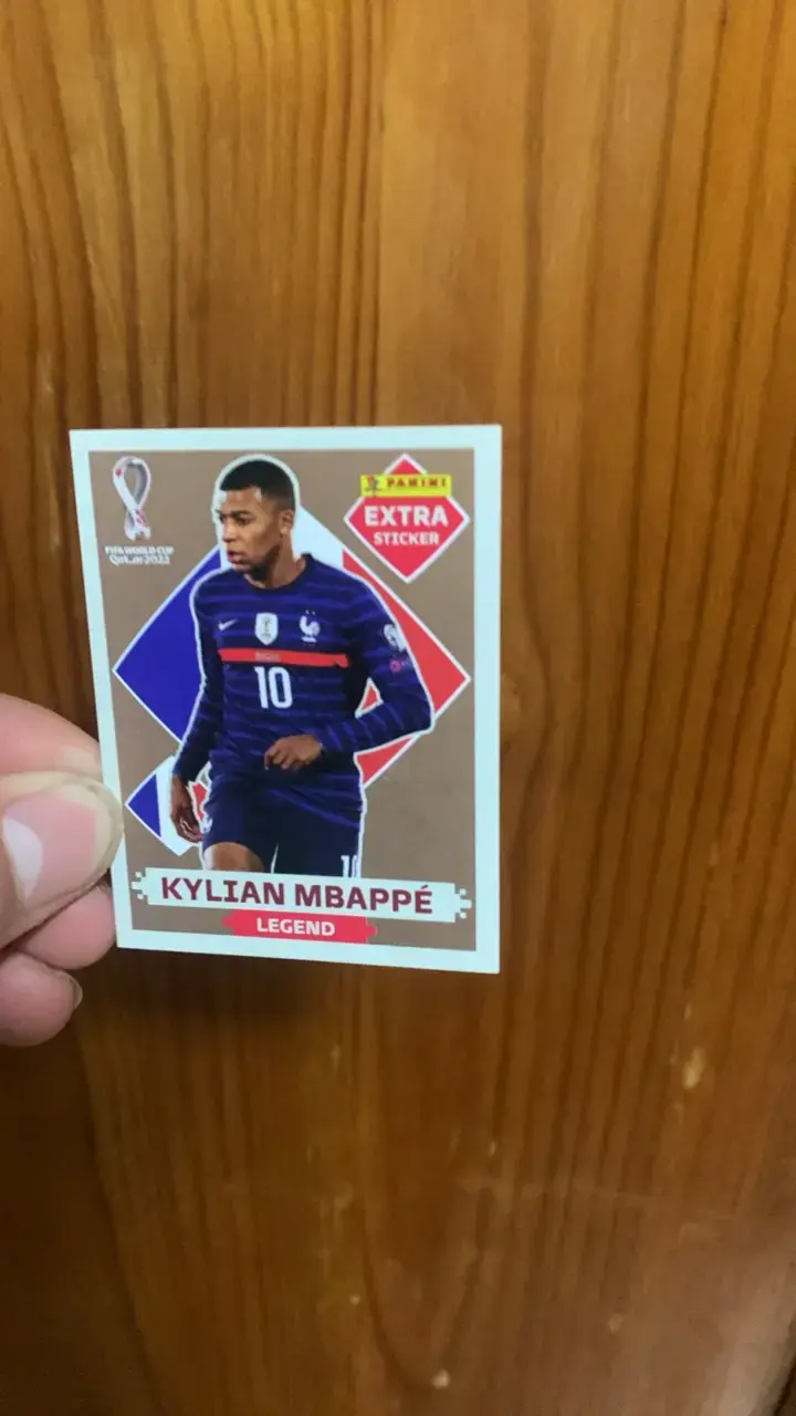 Lámina Panini Kylian Mbappé Legend Mundial 2022 - 2