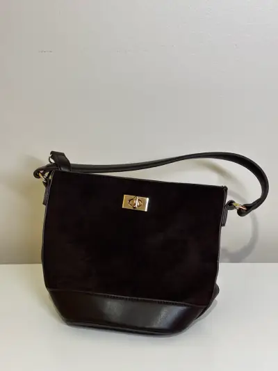 Bolso café con cierre dorado - miniatura 1