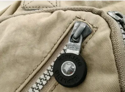 Bolso Kipling beige con llavero de mono - miniatura 2